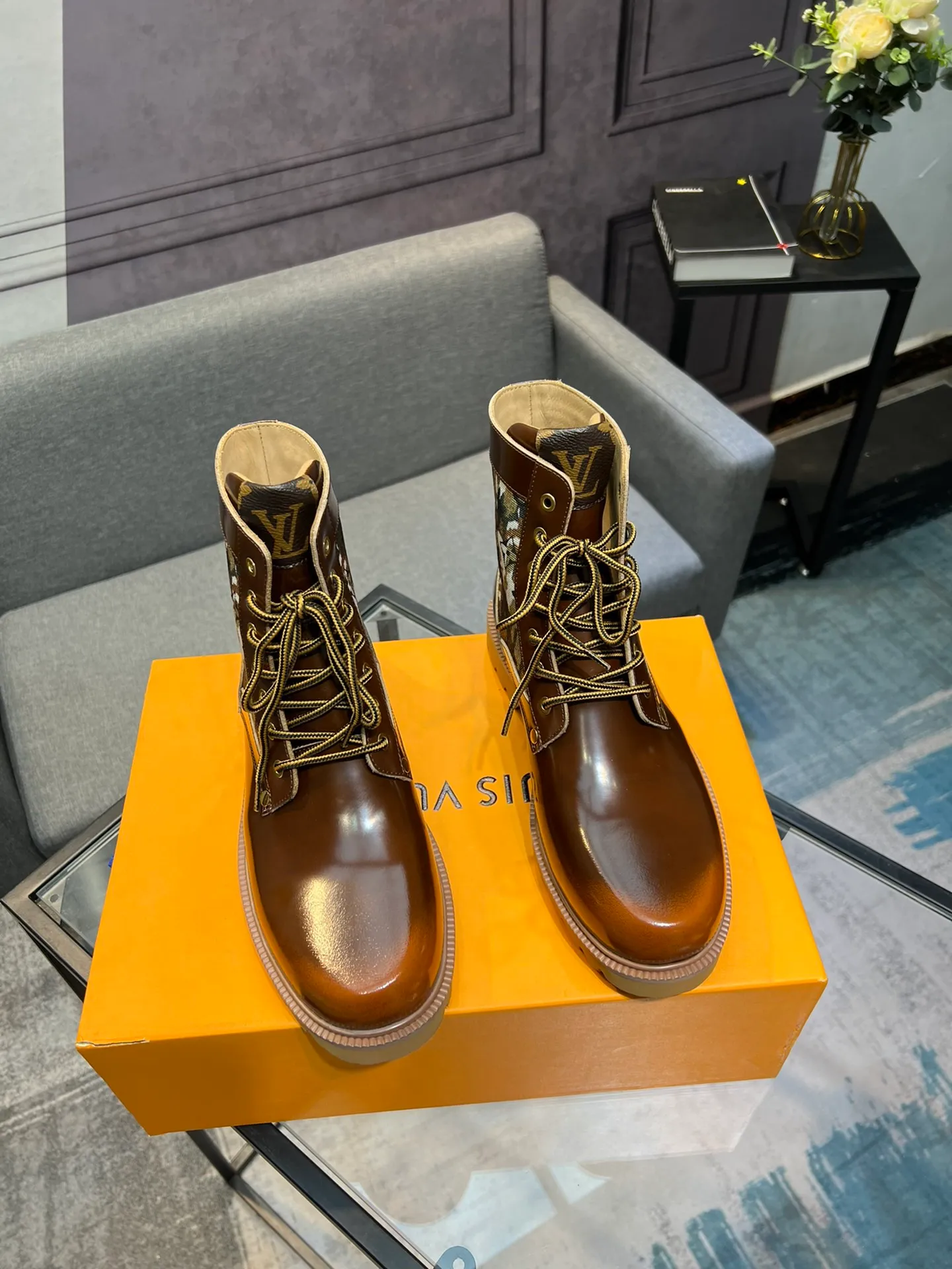 Men's shoes 💰920 L Home - the latest LV men's business casual boots, luxury and nobility are a must. They are all made of imported original first-layer cowhide, just to create a more comfortable wearing experience. ➕Top imported water-dyed full cow lining, original high wear-resistant outsole! 👏👏 Size: Male 39-44; (38 45 46 customized)